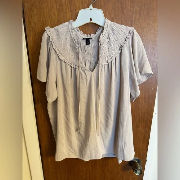 EUC tan/camel colored short sleeve top by Torrid, size 1 (14-16) - Picture 1 of 13